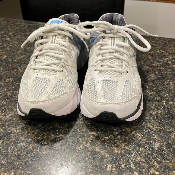 New Women’s Nike Structure 13 Running Shoes White with Blue & Gray Size 6.5 - Picture 2 of 9